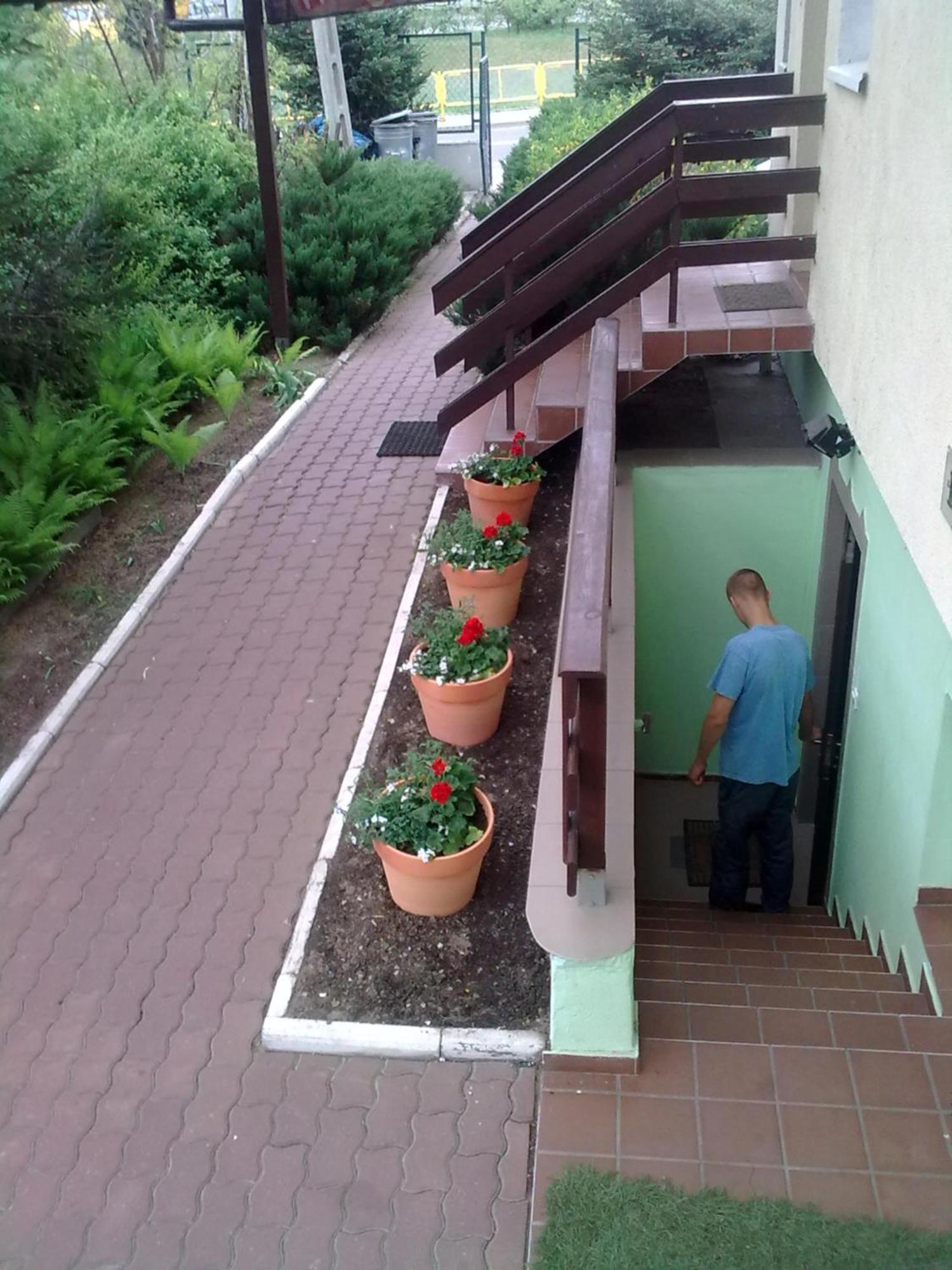 Apartamenty, Pokoje, Noclegi Pracownicze " Skarpa" Wilkasy Εξωτερικό φωτογραφία